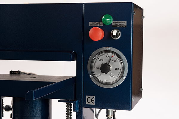 Prägepresse für Kfz-Kennzeichen